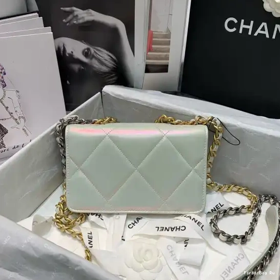 First Bag Ru CHAIN ON CHANEL19 WALLET 0523